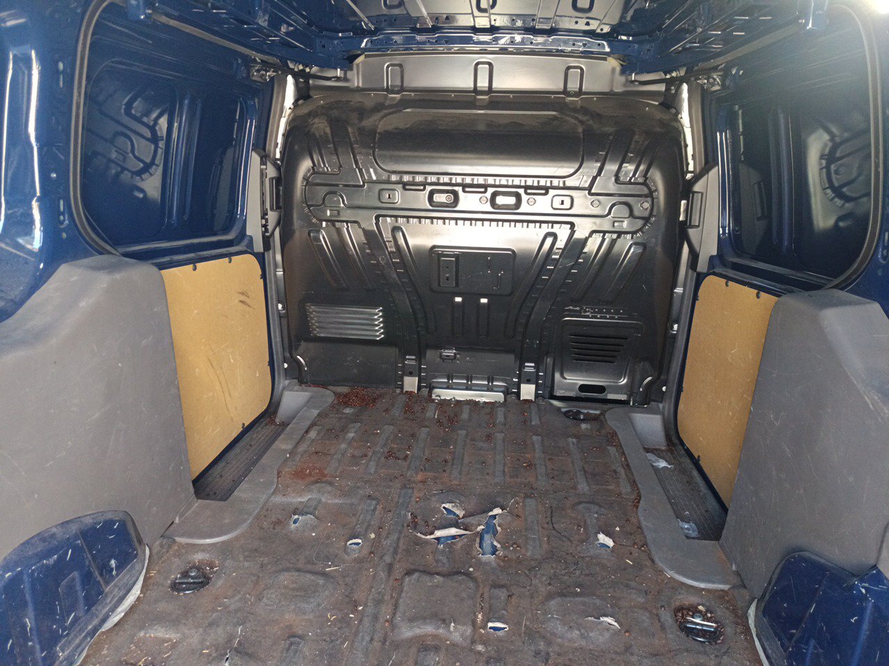 MIDCar coches ocasión Madrid Ford Transit Connect 3Plazas 1.5EcoBlueTrend 240 L2 4 Puertas 100Cv 6 Velocidades Etiqueta medioambiental C