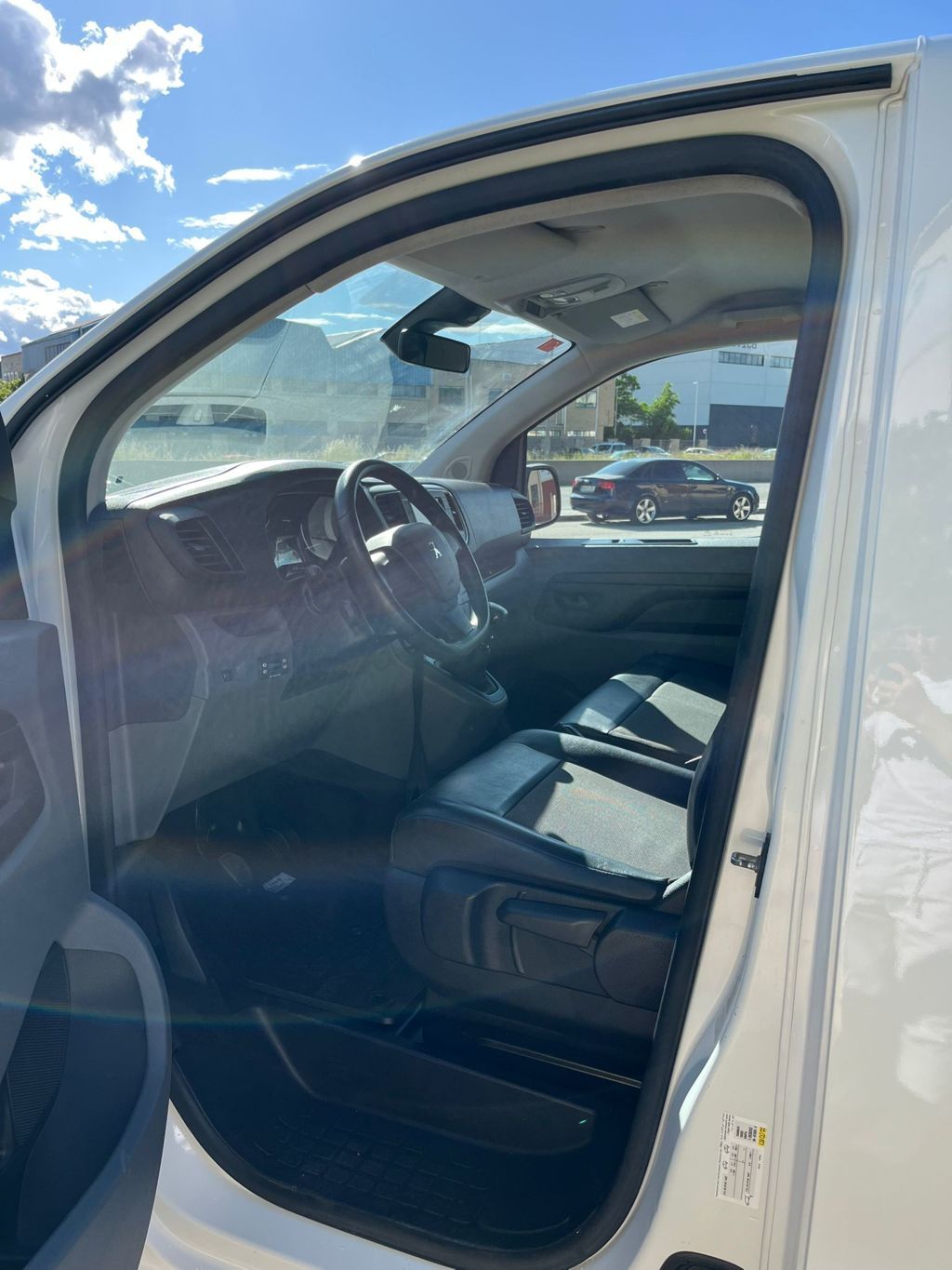 MIDCar coches ocasión Madrid Peugeot Expert 2.0BlueHdi 150Cv  Pro, Isotermo, Equipo Frio IVA Deducible Incluido
