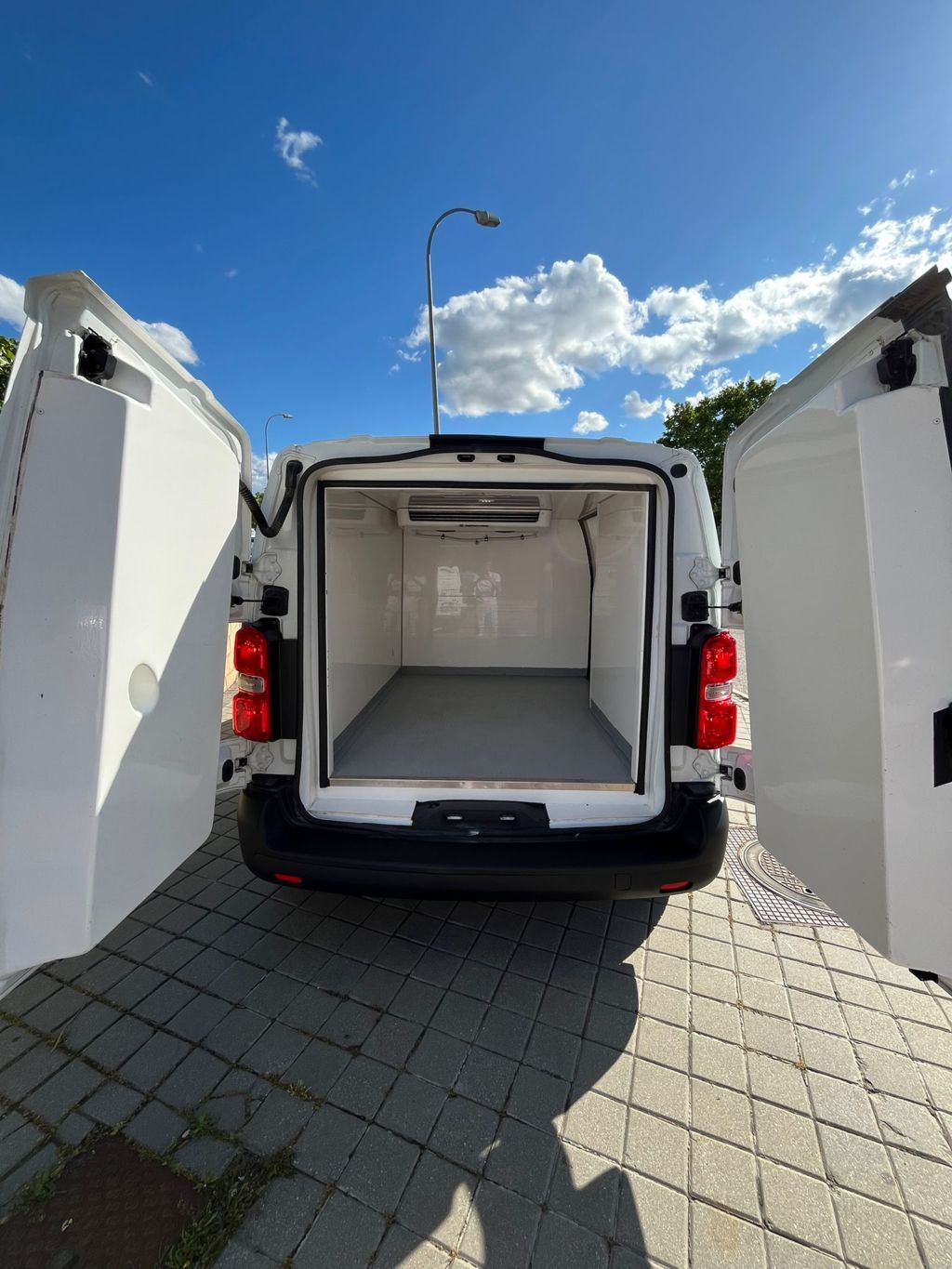 MIDCar coches ocasión Madrid Peugeot Expert 2.0BlueHdi 150Cv  Pro, Isotermo, Equipo Frio IVA Deducible Incluido