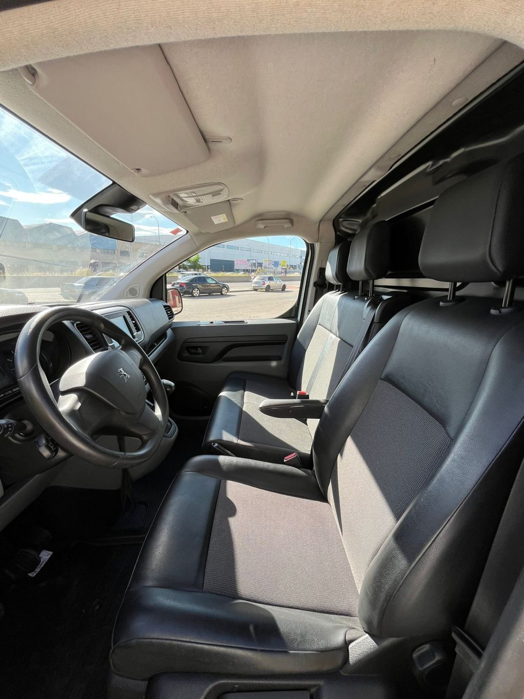 MIDCar coches ocasión Madrid Peugeot Expert 2.0BlueHdi 150Cv  Pro, Isotermo, Equipo Frio IVA Deducible Incluido