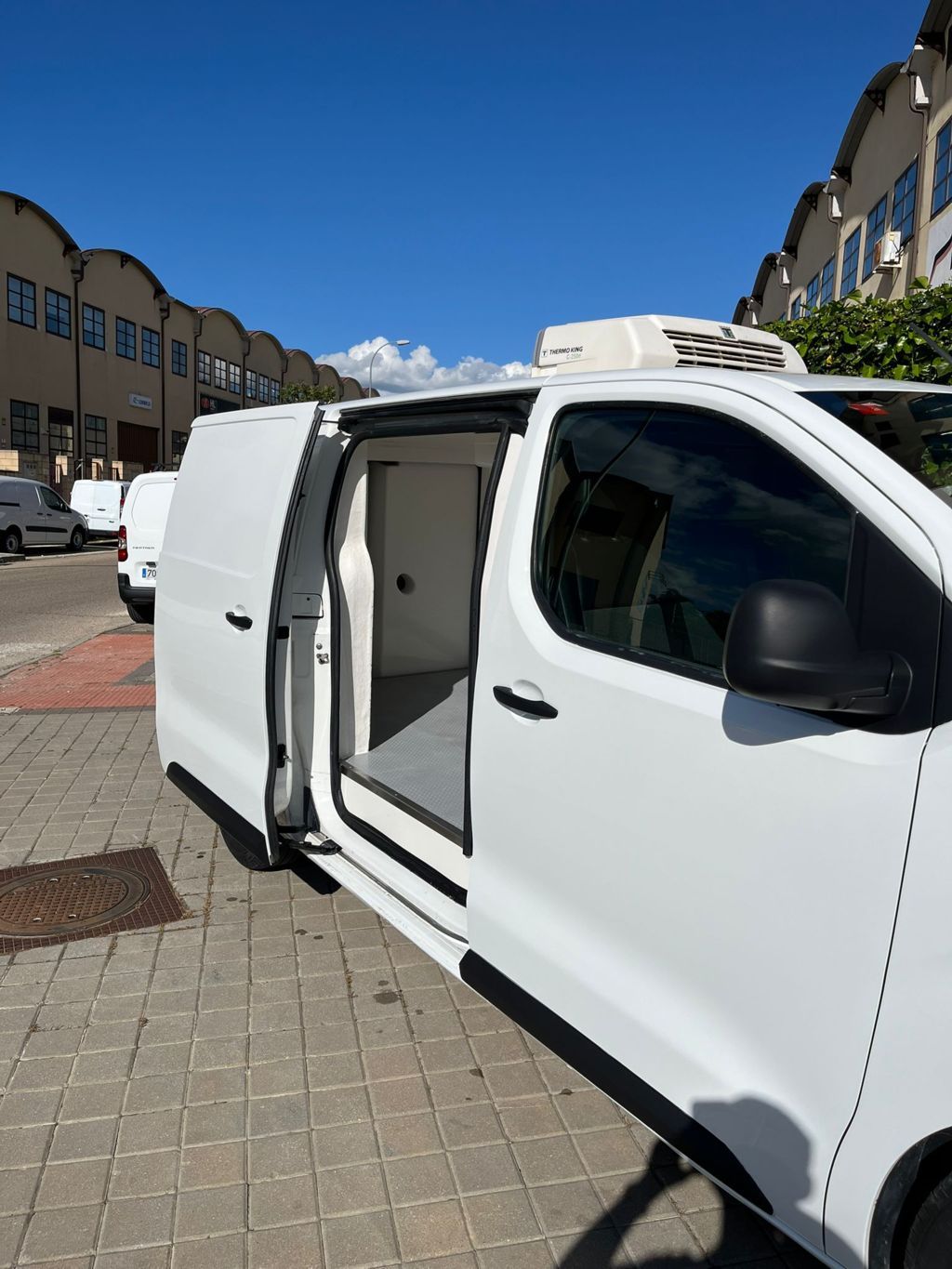 MIDCar coches ocasión Madrid Peugeot Expert 2.0BlueHdi 150Cv  Pro, Isotermo, Equipo Frio IVA Deducible Incluido