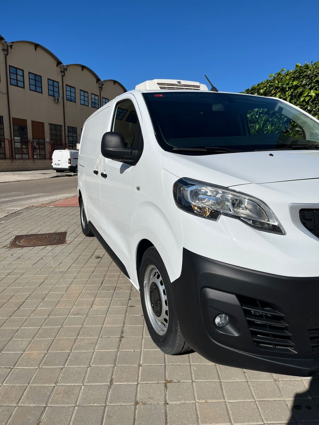 MIDCar coches ocasión Madrid Peugeot Expert 2.0BlueHdi 150Cv  Pro, Isotermo, Equipo Frio IVA Deducible Incluido