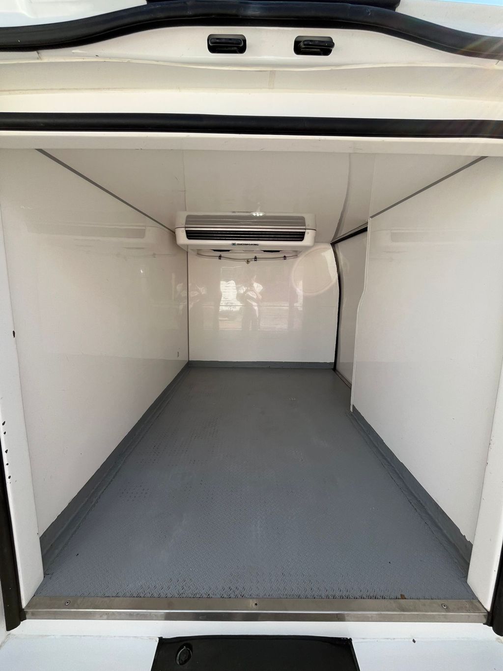 MIDCar coches ocasión Madrid Peugeot Expert 2.0BlueHdi 150Cv  Pro, Isotermo, Equipo Frio IVA Deducible Incluido