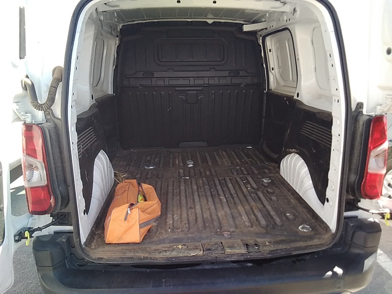 MIDCar coches ocasión Madrid Peugeot Partner Premium 1.5 BlueHDi 100Cv IVA y garantía Inc Etiqueta C Nacional Historial mantenimiento