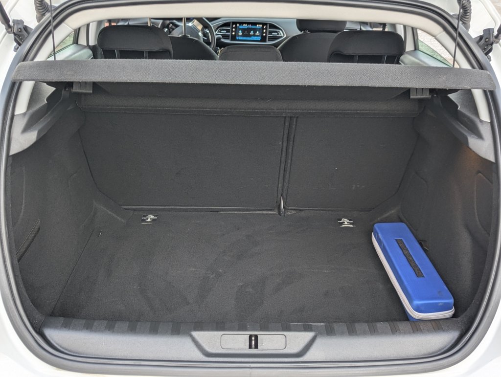 MIDCar coches ocasión Madrid Peugeot 308 Allure BlueHDi Auto S&S EAT8 130Cv Etiqueta medioambiental C IVA y Garantía Inc Nacional