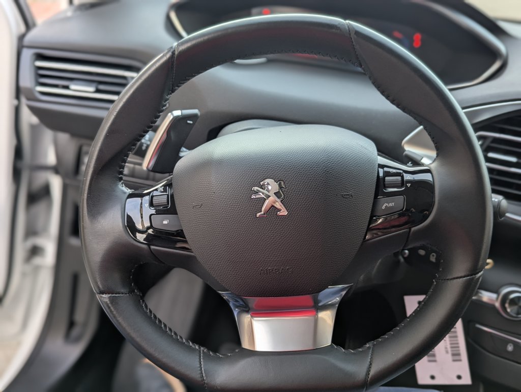 MIDCar coches ocasión Madrid Peugeot 308 Allure BlueHDi Auto S&S EAT8 130Cv Etiqueta medioambiental C IVA y Garantía Inc Nacional