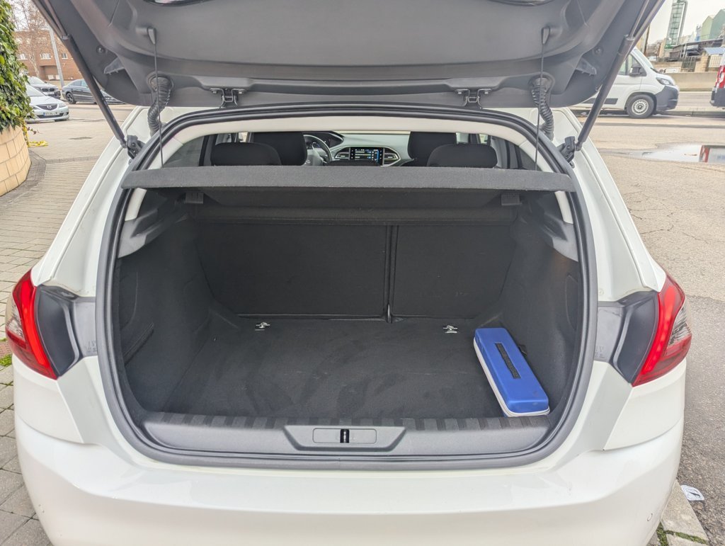 MIDCar coches ocasión Madrid Peugeot 308 Allure BlueHDi Auto S&S EAT8 130Cv Etiqueta medioambiental C IVA y Garantía Inc Nacional