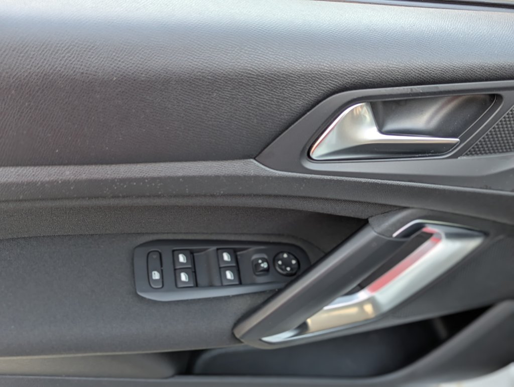 MIDCar coches ocasión Madrid Peugeot 308 Allure BlueHDi Auto S&S EAT8 130Cv Etiqueta medioambiental C IVA y Garantía Inc Nacional