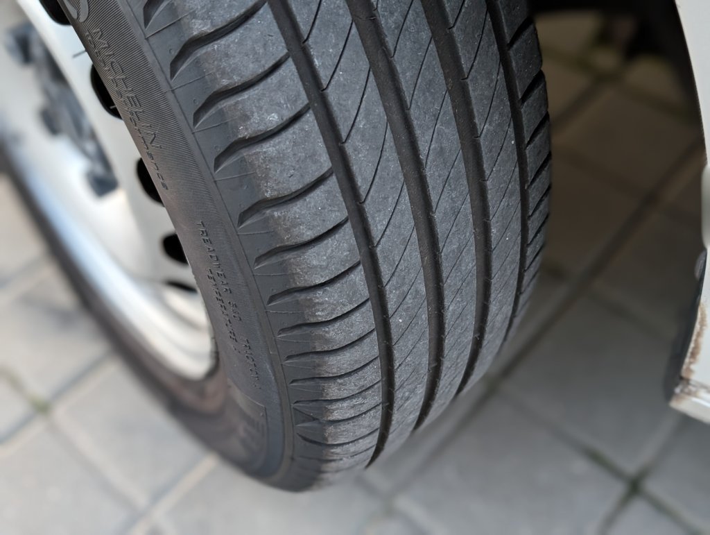 MIDCar coches ocasión Madrid Volkswagen Caddy Profesional Furgón 1.4 TGI 81kW BM 110Cv, Etiqueta medioambiental Eco IVA y Garantía Inc