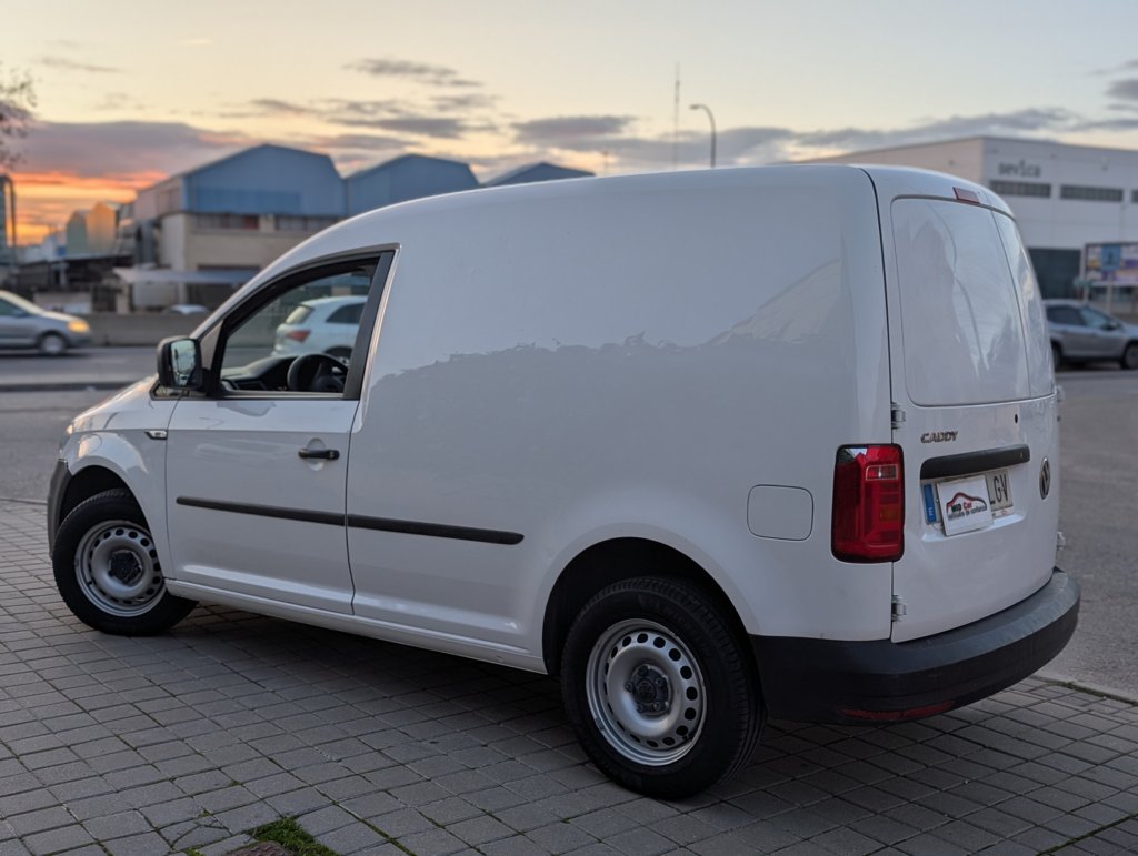 MIDCar coches ocasión Madrid Volkswagen Caddy Profesional Furgón 1.4 TGI 81kW BM 110Cv, Etiqueta medioambiental Eco IVA y Garantía Inc