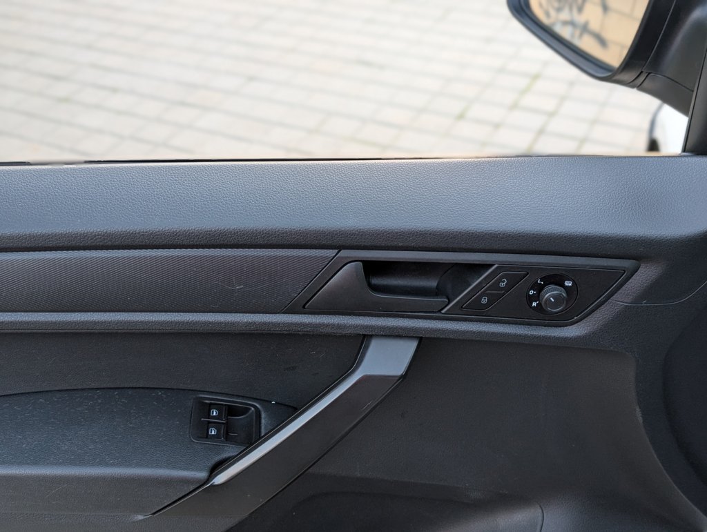 MIDCar coches ocasión Madrid Volkswagen Caddy Profesional Furgón 1.4 TGI 81kW BM 110Cv, Etiqueta medioambiental Eco IVA y Garantía Inc