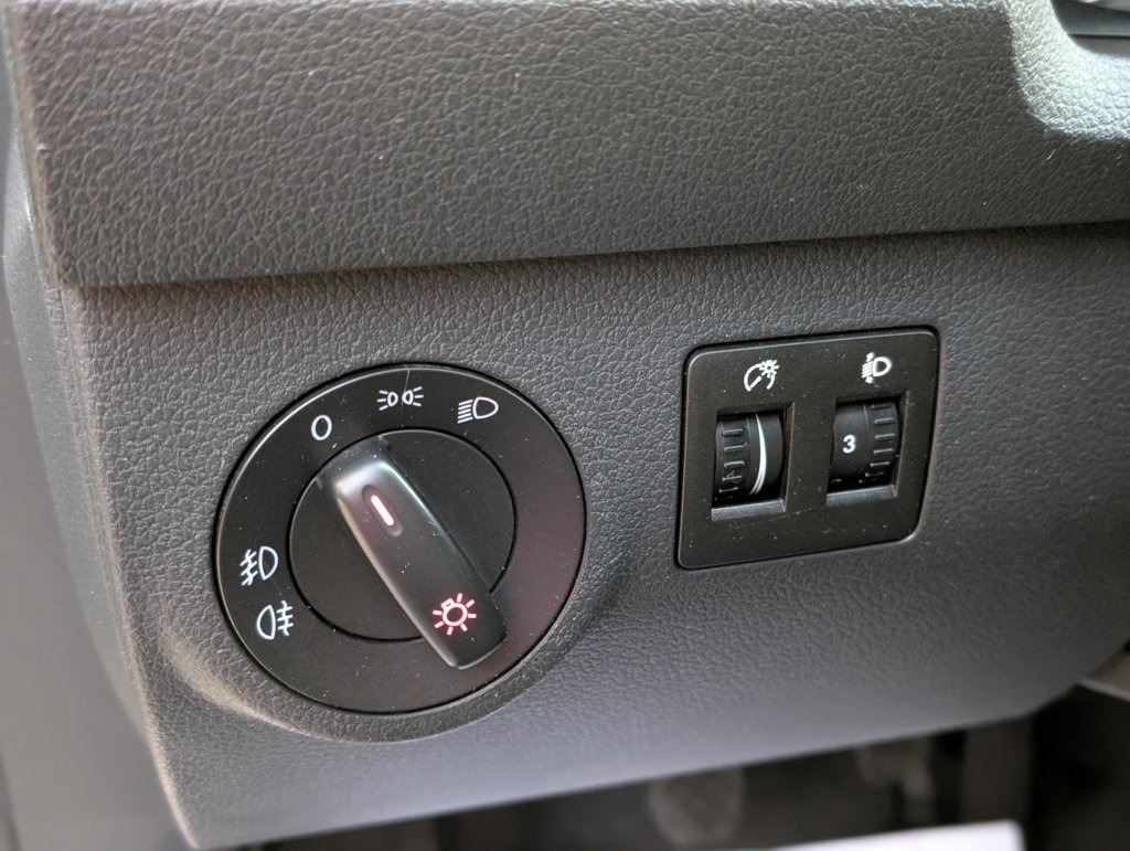 MIDCar coches ocasión Madrid Volkswagen Caddy Profesional Furgón 1.4 TGI 81kW BM 110Cv, Etiqueta medioambiental Eco IVA y Garantía Inc