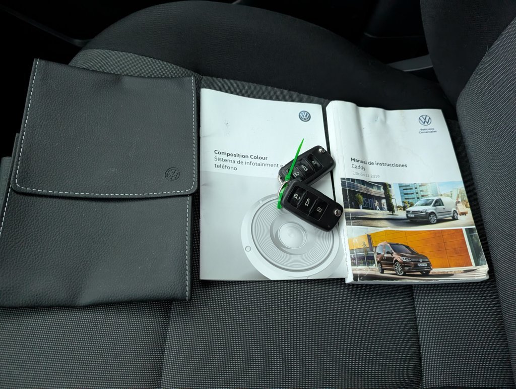 MIDCar coches ocasión Madrid Volkswagen Caddy Profesional Furgón 1.4 TGI 81kW BM 110Cv, Etiqueta medioambiental Eco IVA y Garantía Inc