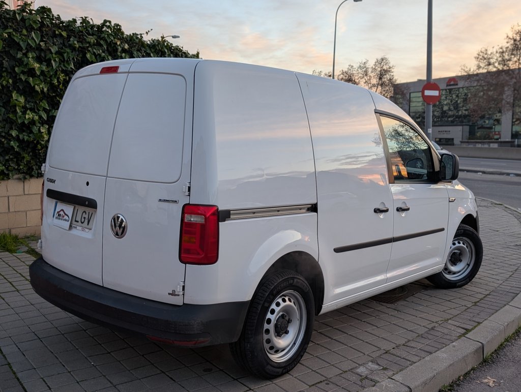 MIDCar coches ocasión Madrid Volkswagen Caddy Profesional Furgón 1.4 TGI 81kW BM 110Cv, Etiqueta medioambiental Eco IVA y Garantía Inc