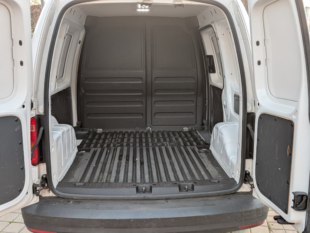 MIDCar coches ocasión Madrid Volkswagen Caddy Profesional Furgón 1.4 TGI 81kW BM 110Cv, Etiqueta medioambiental Eco IVA y Garantía Inc