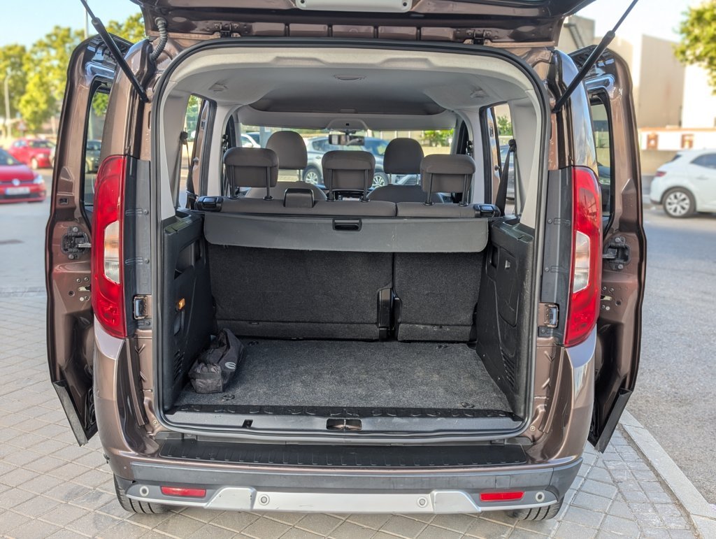 MIDCar coches ocasión Madrid Fiat Doblo 1.6 JTDM Trekking 120Cv, Matriculado como Turismo