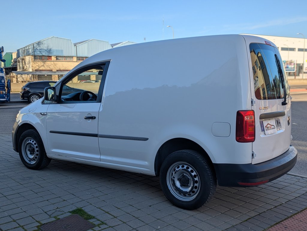 MIDCar coches ocasión Madrid Volkswagen Caddy Profesional Furgón 1.4 TGI 81kW BM 110Cv, Etiqueta medioambiental Eco IVA y Garantía Inc