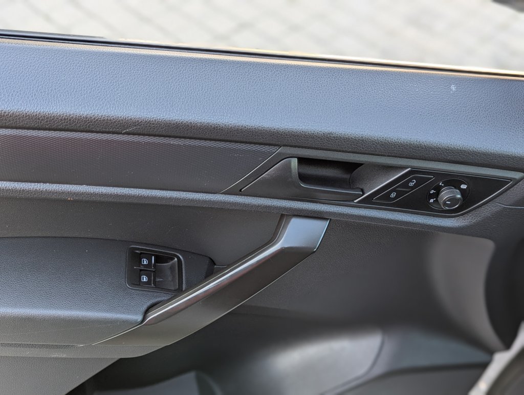 MIDCar coches ocasión Madrid Volkswagen Caddy Profesional Furgón 1.4 TGI 81kW BM 110Cv, Etiqueta medioambiental Eco IVA y Garantía Inc