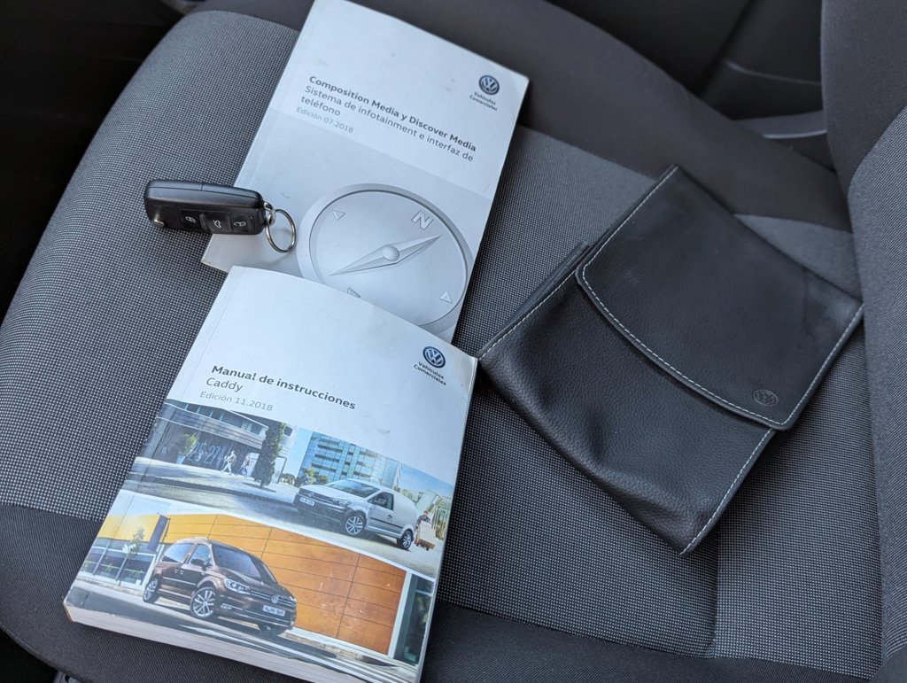 MIDCar coches ocasión Madrid Volkswagen Caddy Profesional Furgón 1.4 TGI 81kW BM 110Cv, Etiqueta medioambiental Eco IVA y Garantía Inc