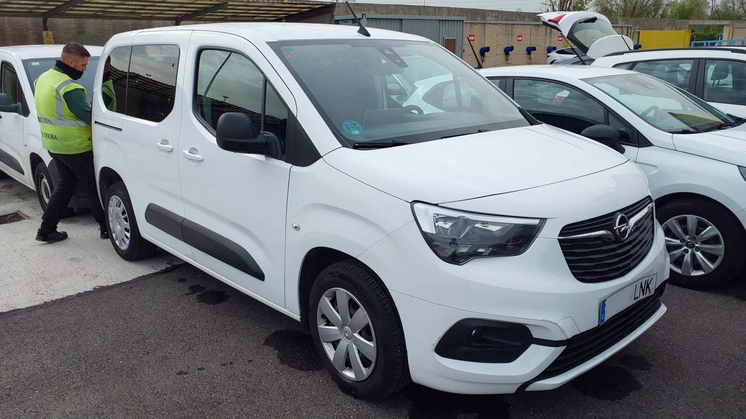 MIDCar coches ocasión Madrid Opel Combo 1.5Td S7S Edition Plus L 100Cv IVA y Garantia Inc Etiqueta C Nacional