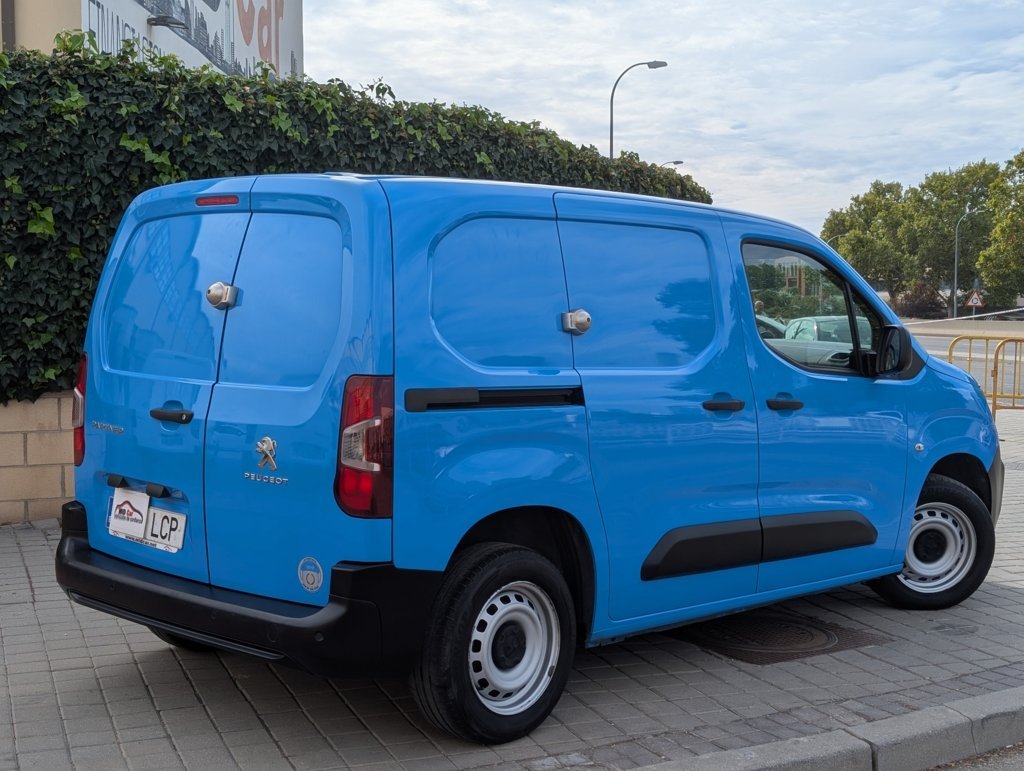 MIDCar coches ocasión Madrid Peugeot Partner Premium 1.6BlueHdi Etiqueta C con IVA y Garantía Incluida Pantalla y freno mano electrico