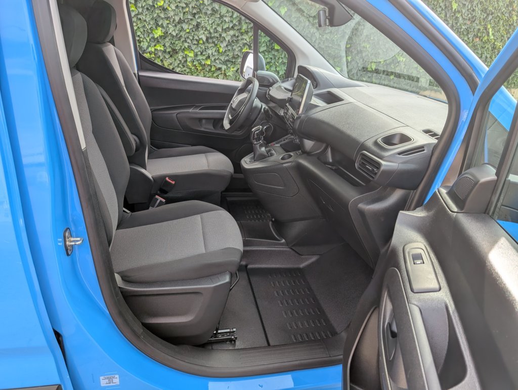 MIDCar coches ocasión Madrid Peugeot Partner Premium 1.6BlueHdi Etiqueta C con IVA y Garantía Incluida Pantalla y freno mano electrico