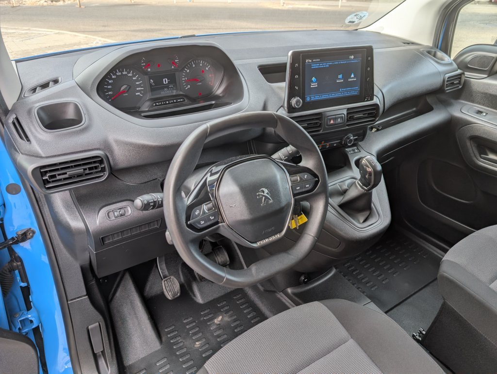 MIDCar coches ocasión Madrid Peugeot Partner Premium 1.6BlueHdi Etiqueta C con IVA y Garantía Incluida Pantalla y freno mano electrico