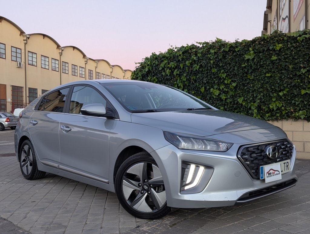 MIDCar coches ocasión Madrid HYUNDAI  iONIQ 1.6 GDI HEV Tecno DCT Hybrido Etiqueta ECO nacional IVA y Garantía Incl