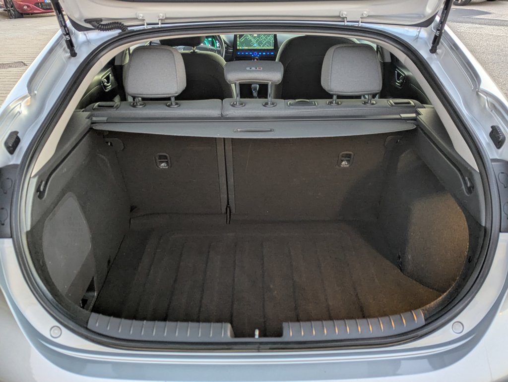 MIDCar coches ocasión Madrid HYUNDAI  iONIQ 1.6 GDI HEV Tecno DCT Hybrido Etiqueta ECO nacional IVA y Garantía Incl