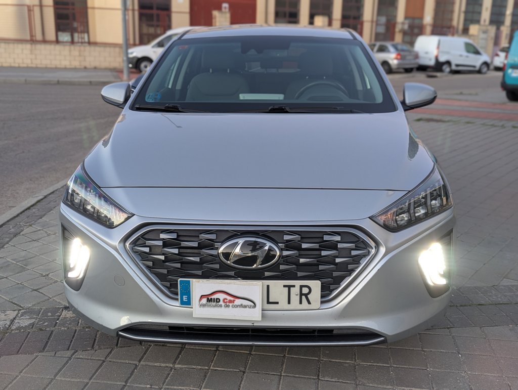 MIDCar coches ocasión Madrid HYUNDAI  iONIQ 1.6 GDI HEV Tecno DCT Hybrido Etiqueta ECO nacional IVA y Garantía Incl