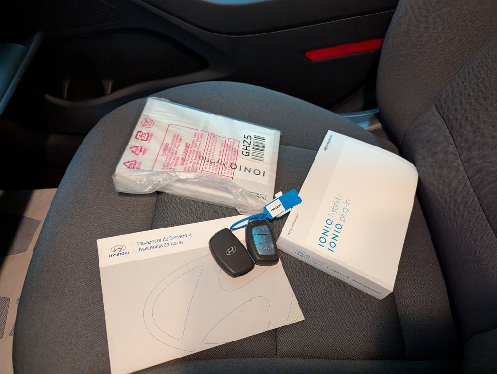 MIDCar coches ocasión Madrid HYUNDAI  iONIQ 1.6 GDI HEV Tecno DCT Hybrido Etiqueta ECO nacional IVA y Garantía Incl