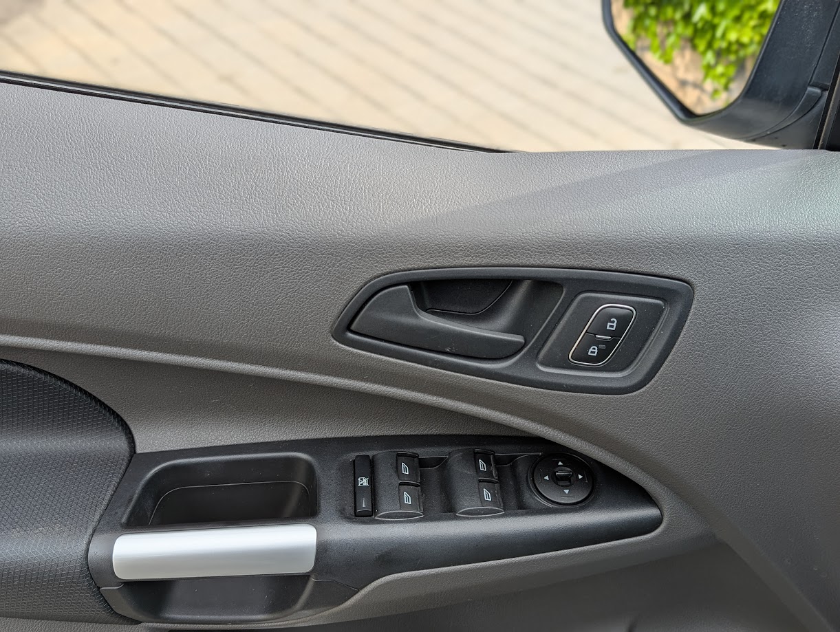 MIDCar coches ocasión Madrid Ford Transit Connect Kombi 1.5TDci 100Cv Trend 230 L2 (M1)