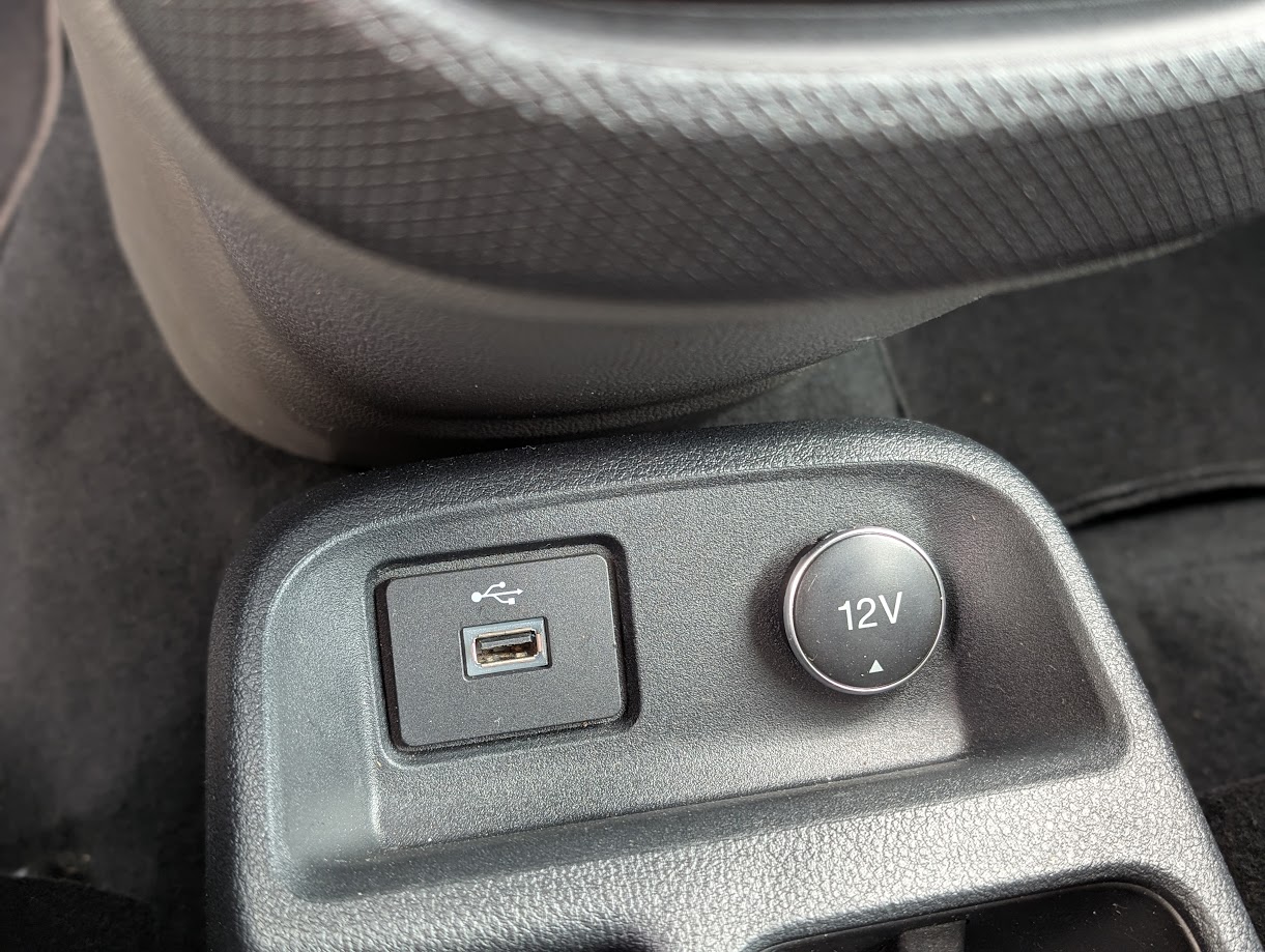 MIDCar coches ocasión Madrid Ford Transit Connect Kombi 1.5TDci 100Cv Trend 230 L2 (M1)