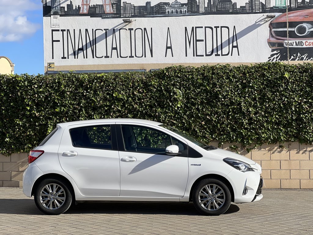 MIDCar coches ocasión Madrid Toyota Yaris 1.5 Hybrid Active 5 Puertas  (Eléctrico, Gasolina)  Etiqueta Eco