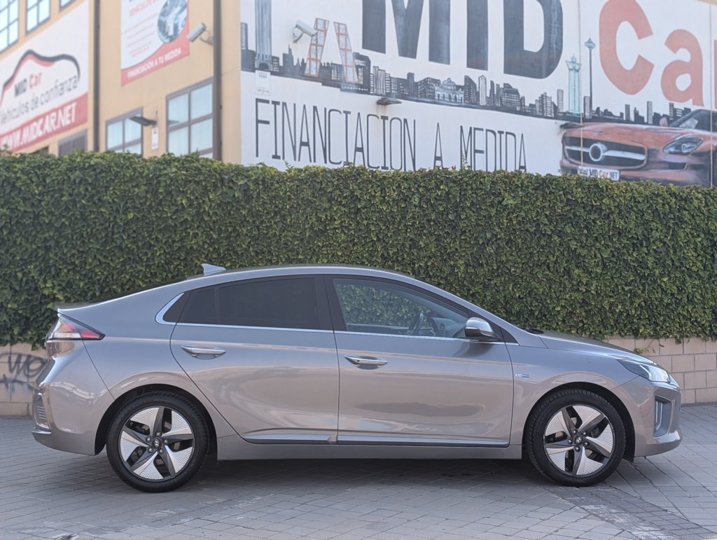 MIDCar coches ocasión Madrid HYUNDAI  iONIQ 1.6 GDI HEV Tecno DCT Hybrido Etiqueta ECO nacional IVA y Garantía Incl