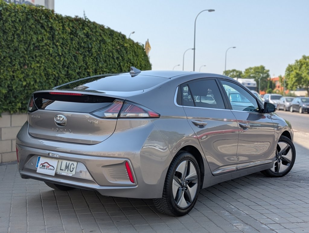 MIDCar coches ocasión Madrid HYUNDAI  iONIQ 1.6 GDI HEV Tecno DCT Hybrido Etiqueta ECO nacional IVA y Garantía Incl