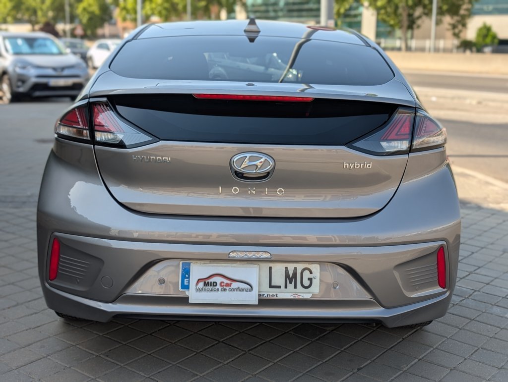 MIDCar coches ocasión Madrid HYUNDAI  iONIQ 1.6 GDI HEV Tecno DCT Hybrido Etiqueta ECO nacional IVA y Garantía Incl