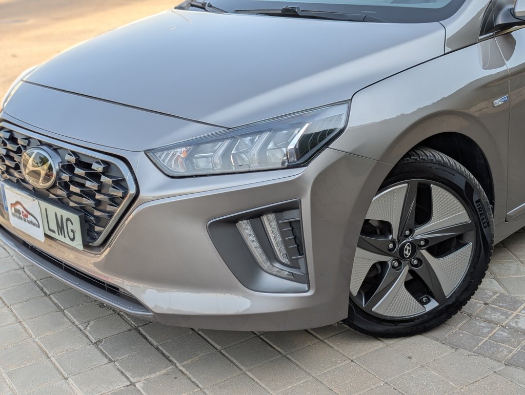 MIDCar coches ocasión Madrid HYUNDAI  iONIQ 1.6 GDI HEV Tecno DCT Hybrido Etiqueta ECO nacional IVA y Garantía Incl