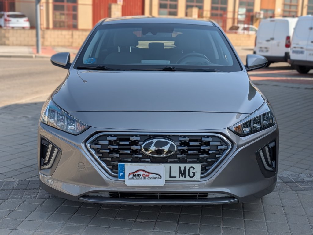 MIDCar coches ocasión Madrid HYUNDAI  iONIQ 1.6 GDI HEV Tecno DCT Hybrido Etiqueta ECO nacional IVA y Garantía Incl