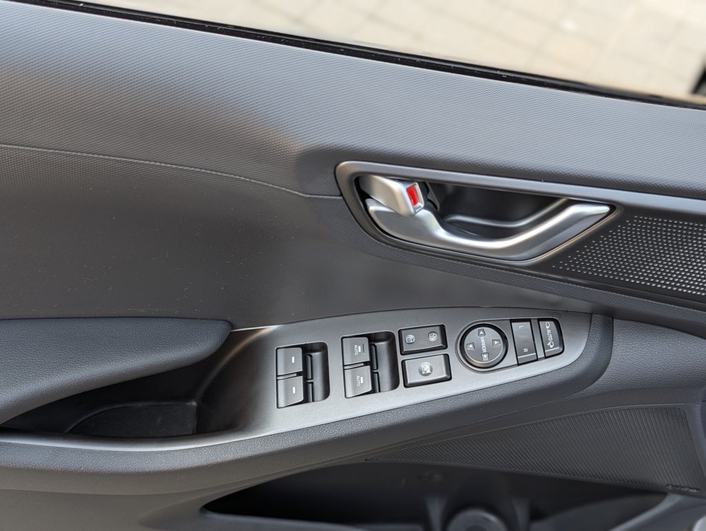MIDCar coches ocasión Madrid HYUNDAI  iONIQ 1.6 GDI HEV Tecno DCT Hybrido Etiqueta ECO nacional IVA y Garantía Incl