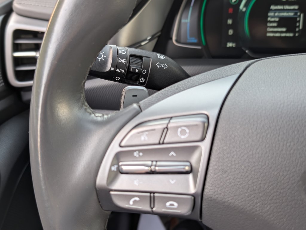 MIDCar coches ocasión Madrid HYUNDAI  iONIQ 1.6 GDI HEV Tecno DCT Hybrido Etiqueta ECO nacional IVA y Garantía Incl