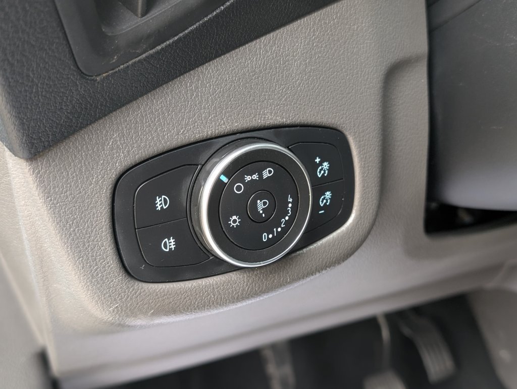 MIDCar coches ocasión Madrid Ford Transit Connect  Kombi 1.5 TDCi 100Cv Trend 230 L2  5 Puertas,  6 Velocidades, Etiqueta medioambiental C IVA Incl
