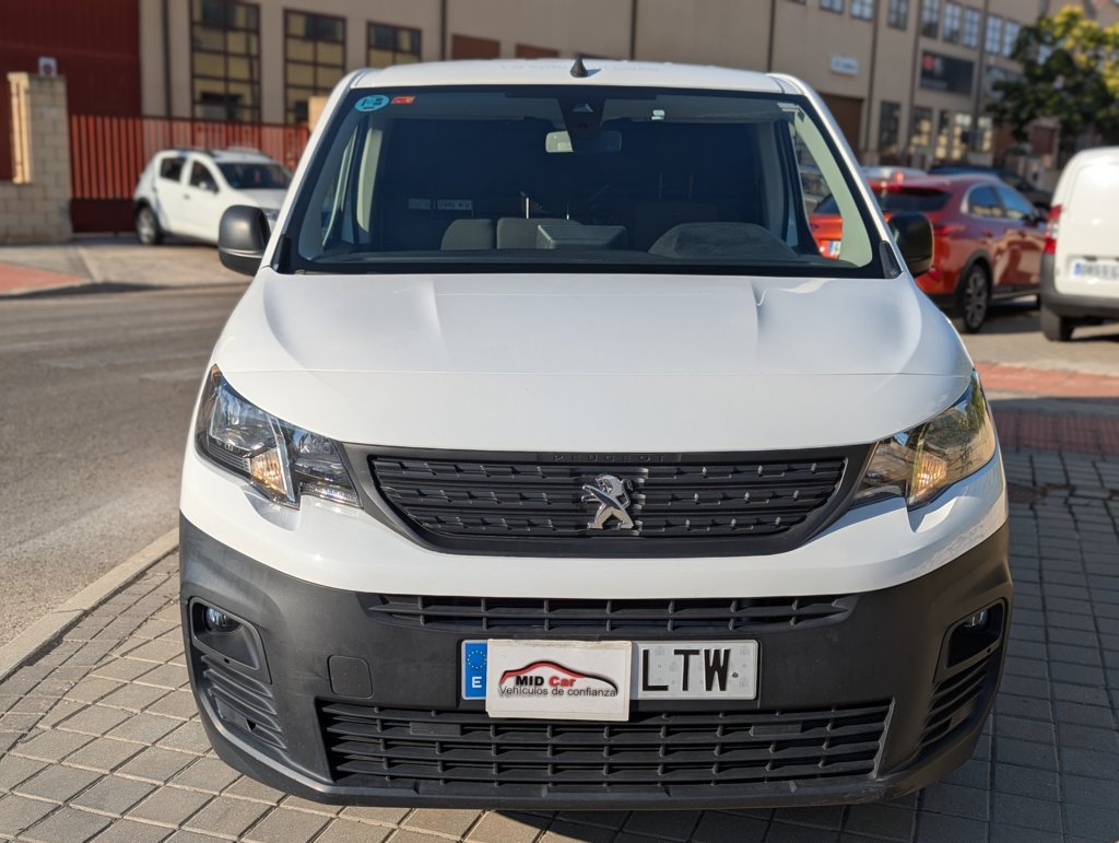 MIDCar coches ocasión Madrid Peugeot Partner Premium 1.5 BlueHDi 100Cv 3 Plazas con Doble puerta lateral Pantalla tactíl Apple CarPlay y Android Auto IVA y Garantía Inc