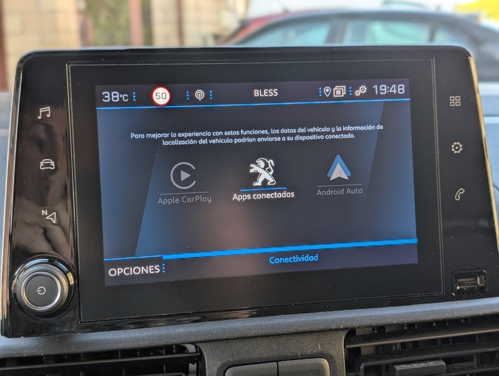 MIDCar coches ocasión Madrid Peugeot Partner Premium 1.5 BlueHDi 100Cv 3 Plazas con Doble puerta lateral Pantalla tactíl Apple CarPlay y Android Auto IVA y Garantía Inc