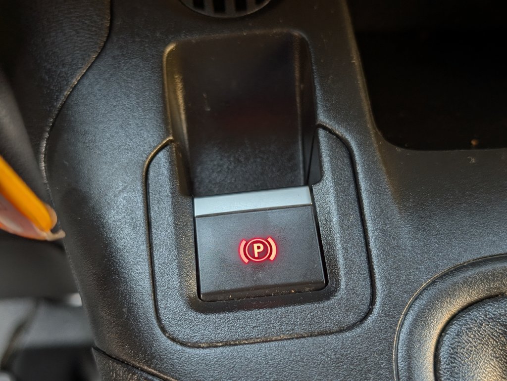 MIDCar coches ocasión Madrid Peugeot Partner Premium 1.5 BlueHDi 100Cv 3 Plazas con Doble puerta lateral Pantalla tactíl Apple CarPlay y Android Auto IVA y Garantía Inc