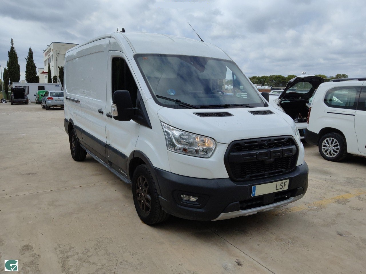 MIDCar coches ocasión Madrid Ford Transit 350 2.0Tdci L3H2 Van Trail FWD MHEV furgón FWD 130Cv,  6 Velocidades, Etiqueta medioambiental ECO