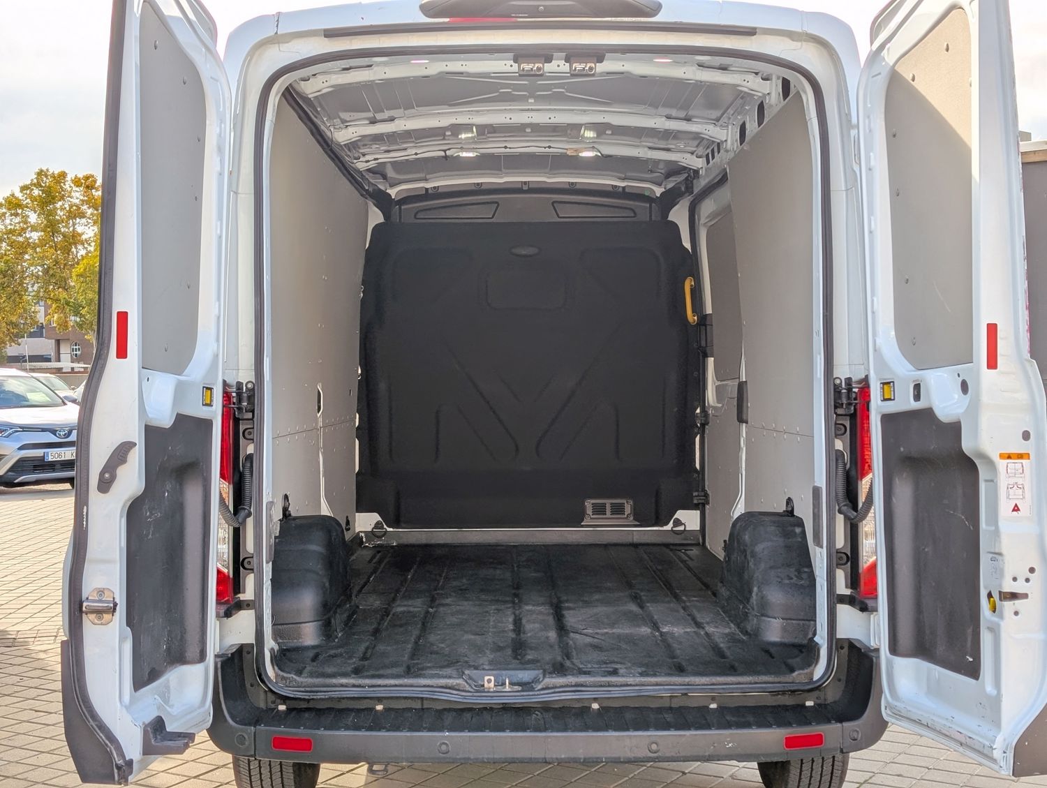 MIDCar coches ocasión Madrid Ford Transit 350 2.0Tdci L3H2 Van Trail FWD MHEV furgón FWD 130Cv, 6 Velocidades, Etiqueta medioambiental ECO