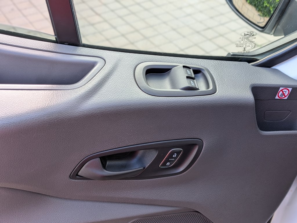 MIDCar coches ocasión Madrid Ford Transit 350 2.0Tdci L3H2 Van Trail FWD MHEV furgón FWD 130Cv,  6 Velocidades, Etiqueta medioambiental ECO