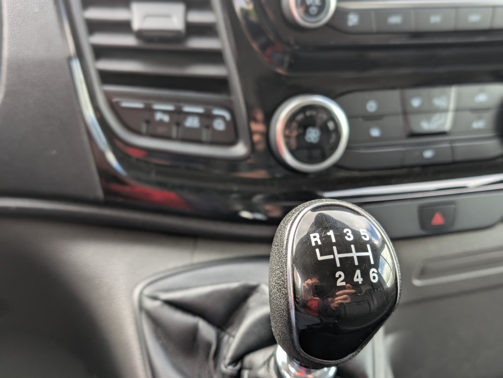 MIDCar coches ocasión Madrid Ford Transit 350 2.0Tdci L3H2 Van Trail FWD MHEV furgón FWD 130Cv,  6 Velocidades, Etiqueta medioambiental ECO