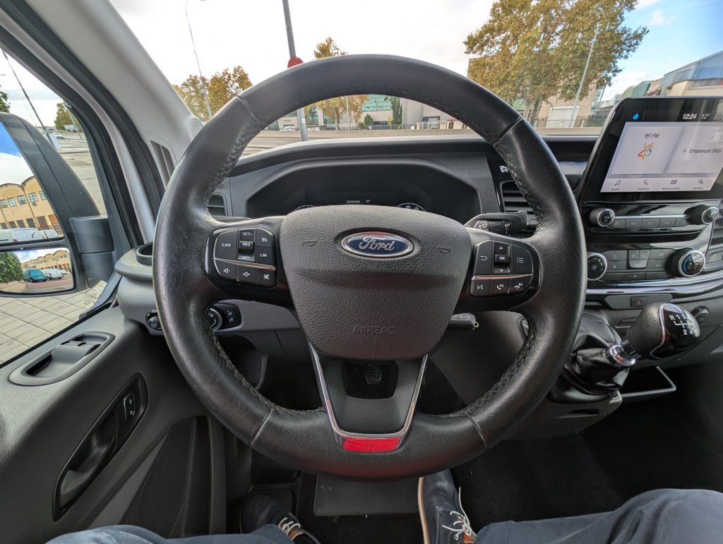 MIDCar coches ocasión Madrid Ford Transit 350 2.0Tdci L3H2 Van Trail FWD MHEV furgón FWD 130Cv,  6 Velocidades, Etiqueta medioambiental ECO